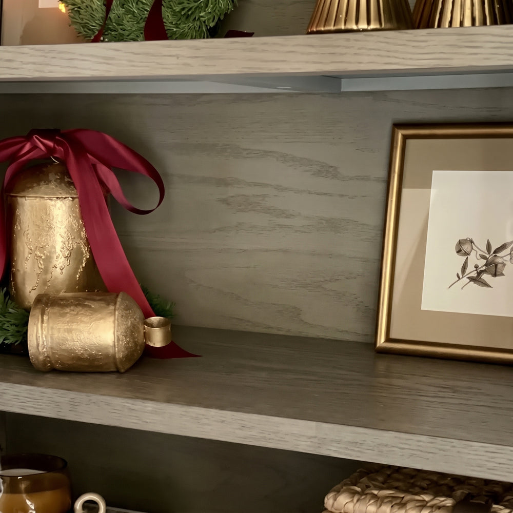 Before: shelf without floating sleigh